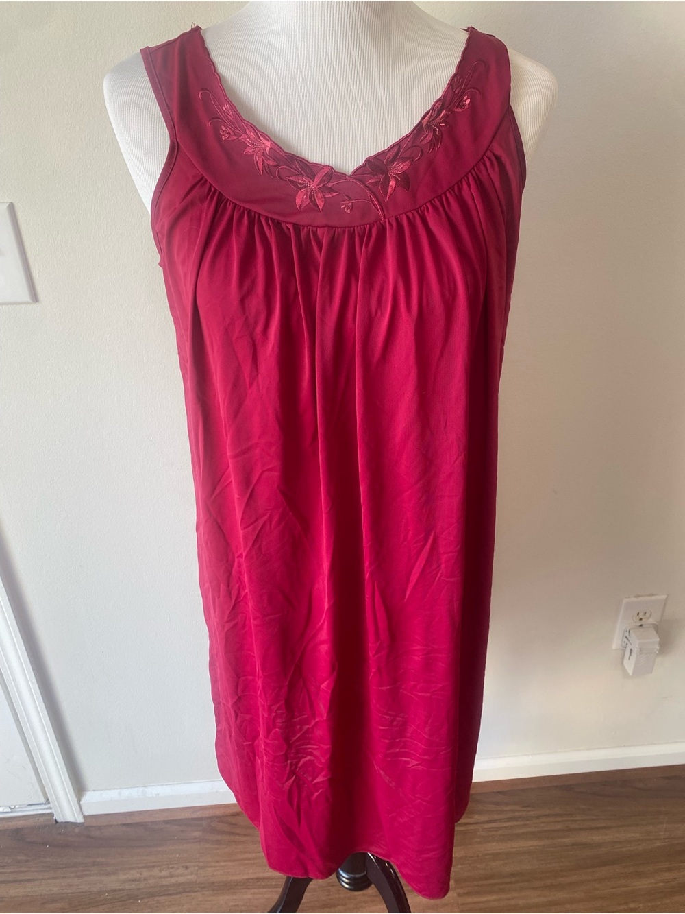 Miss Elaine Sleeveless Embroidered Chemise - Red
